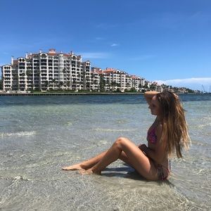 Meet your Posher, Alicia